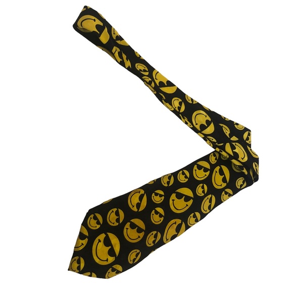 Smiley Face Novelty Tie - Picture 7 of 11